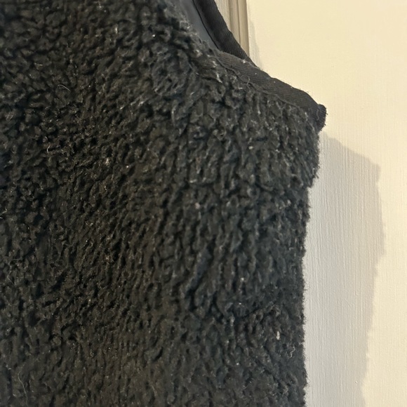Black sherpa vest size S - Picture 4 of 5